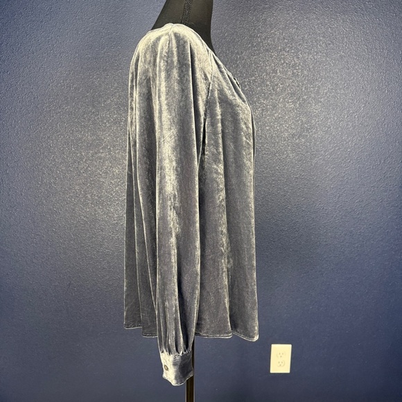 J. Jill Silver Gray Rayon & Silk Velvet Blouse, Size Medium - Picture 5 of 11